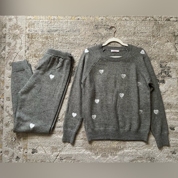 Grey Heart Knit Set - New! - Picture 3 of 11